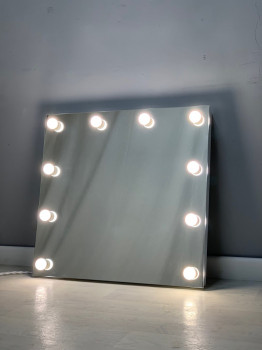 Безрамочное гримерное зеркало для грима с подсветкой 70х75 см 